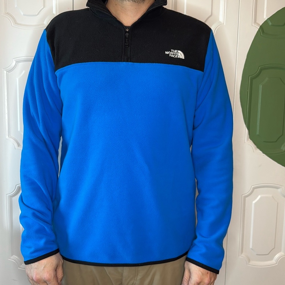 The North Face Men’s L Blue and Black Fleece Pullover